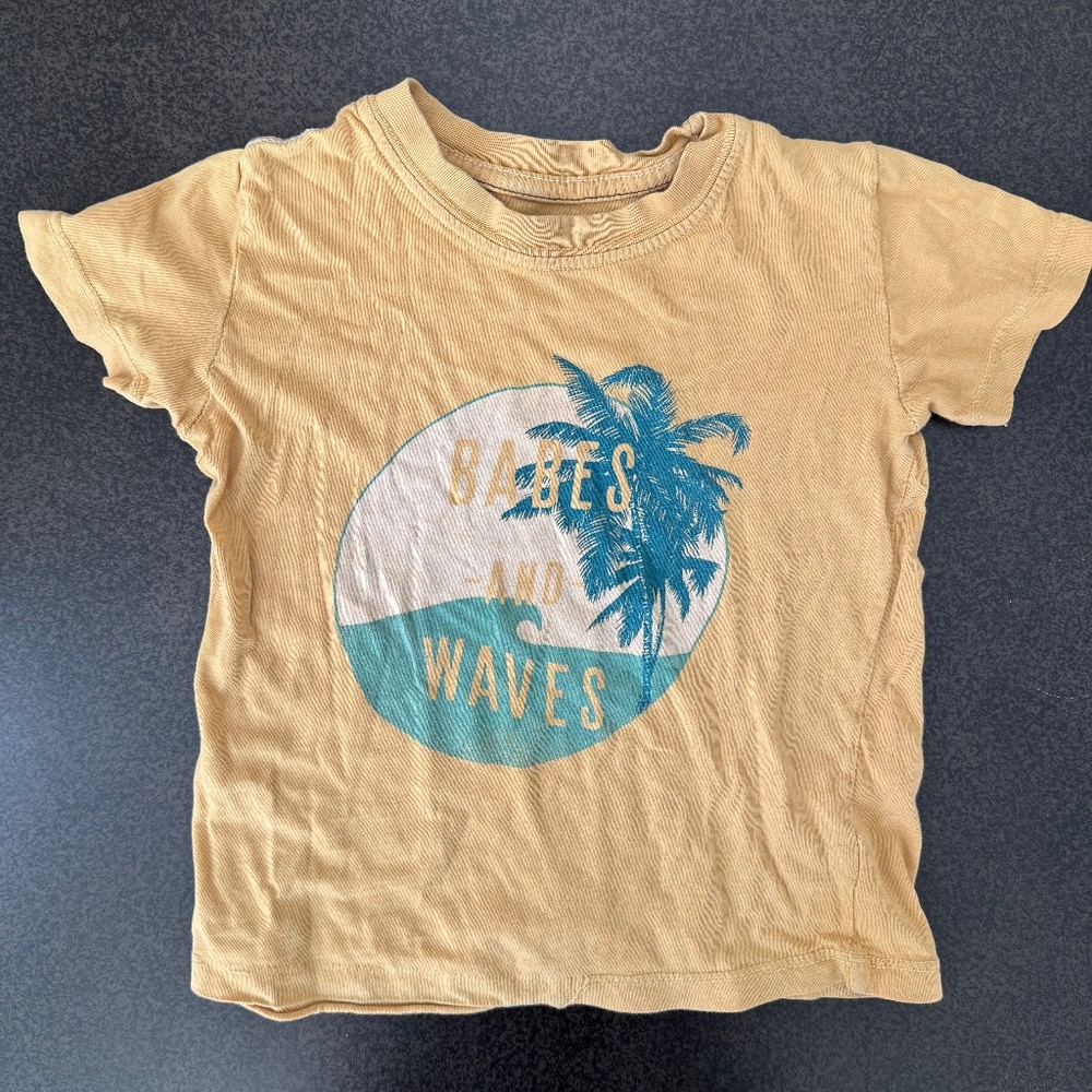 Feather 4 Arrow graphic tee shirt - Size 2T